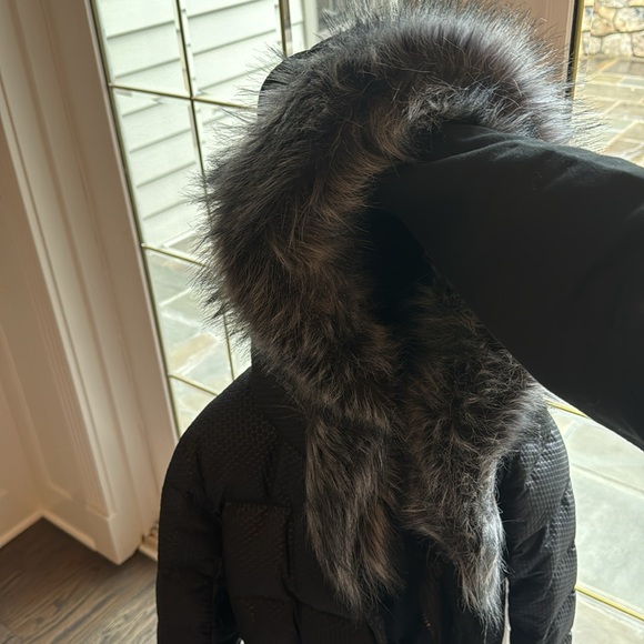 The north face size small puffer coat with fur hood. Excellent condition. - Picture 3 of 10